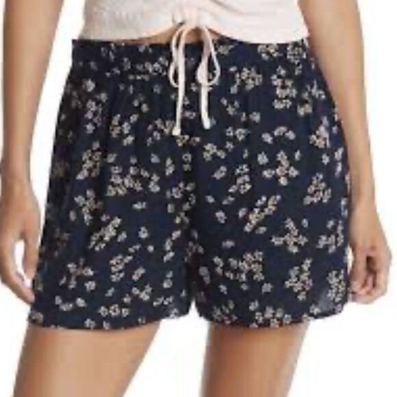 ABOUND flowy navy and botanical flower shorts!  NWT - Picture 1 of 4